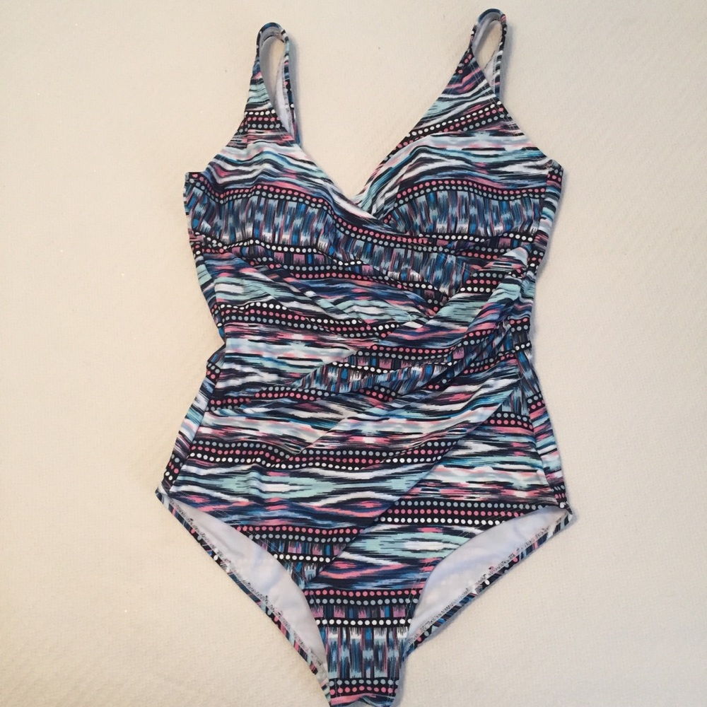 NWT Heat One Piece Swimsuit. Small
